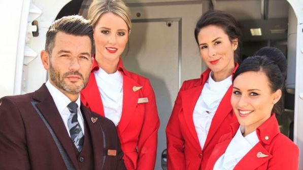 Kabin memuru maaşı: Emirates, Etihad, Qatar Airways. Dubai, Abu Dhabi, Doha kabin memuru ücretleri.